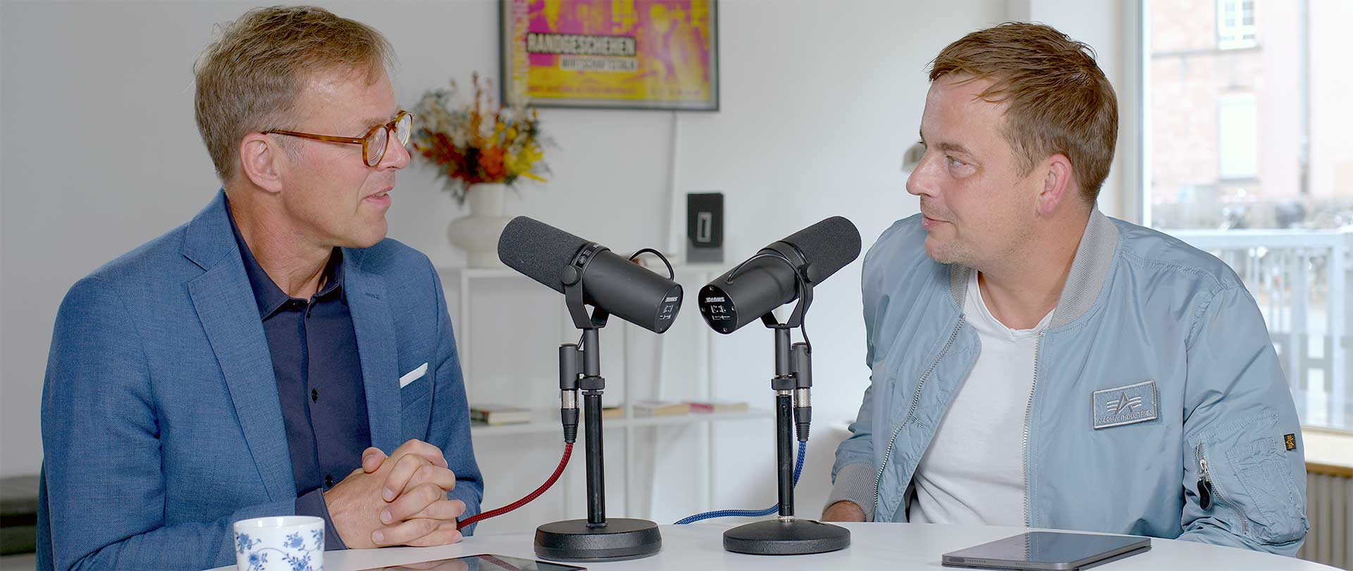 Thomas Winzer und Steffen Schmidt während einer Podcastaufnahme in unserem Studio